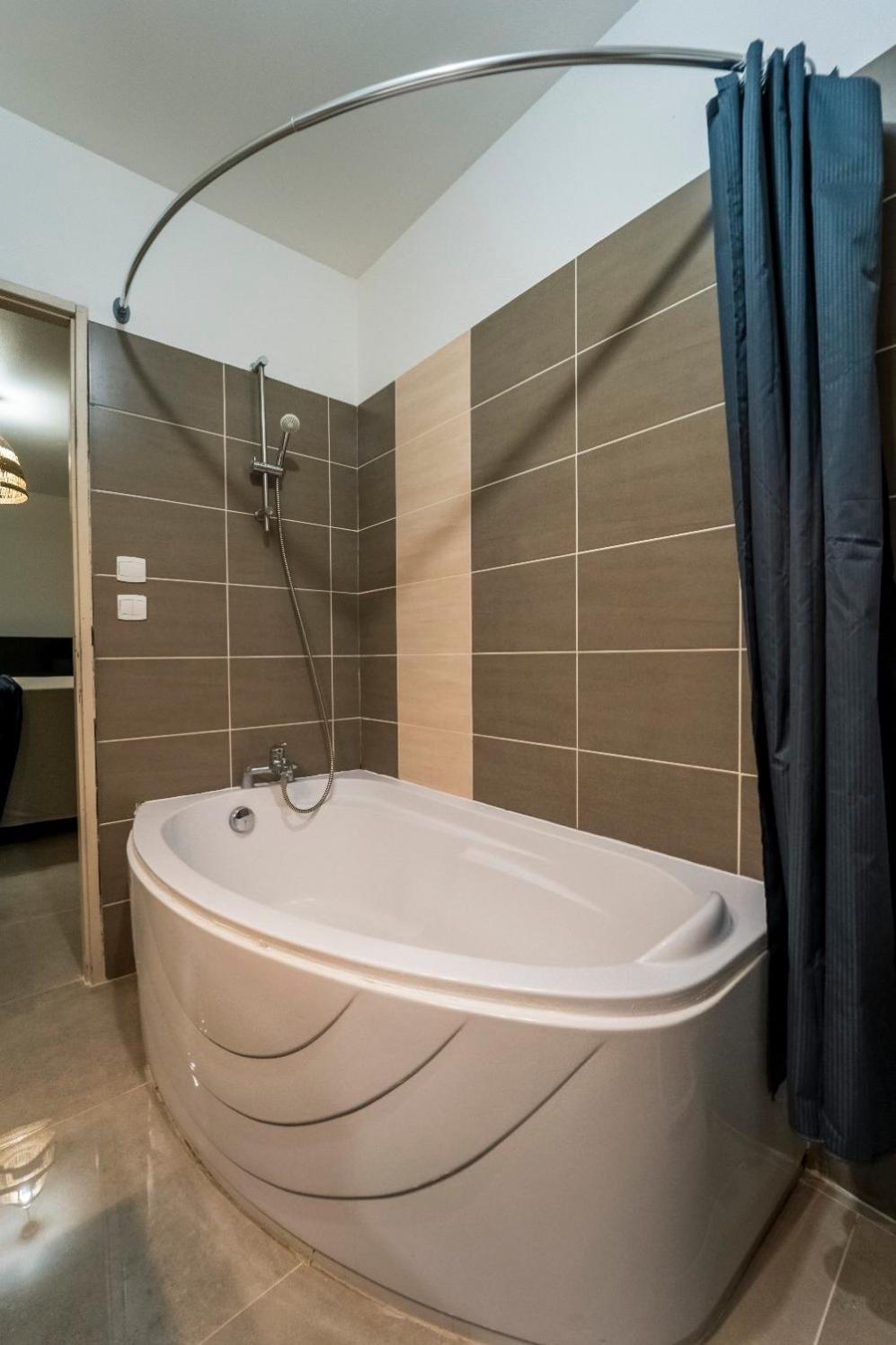 Appartement Des Carmes Nîmes Exterior foto